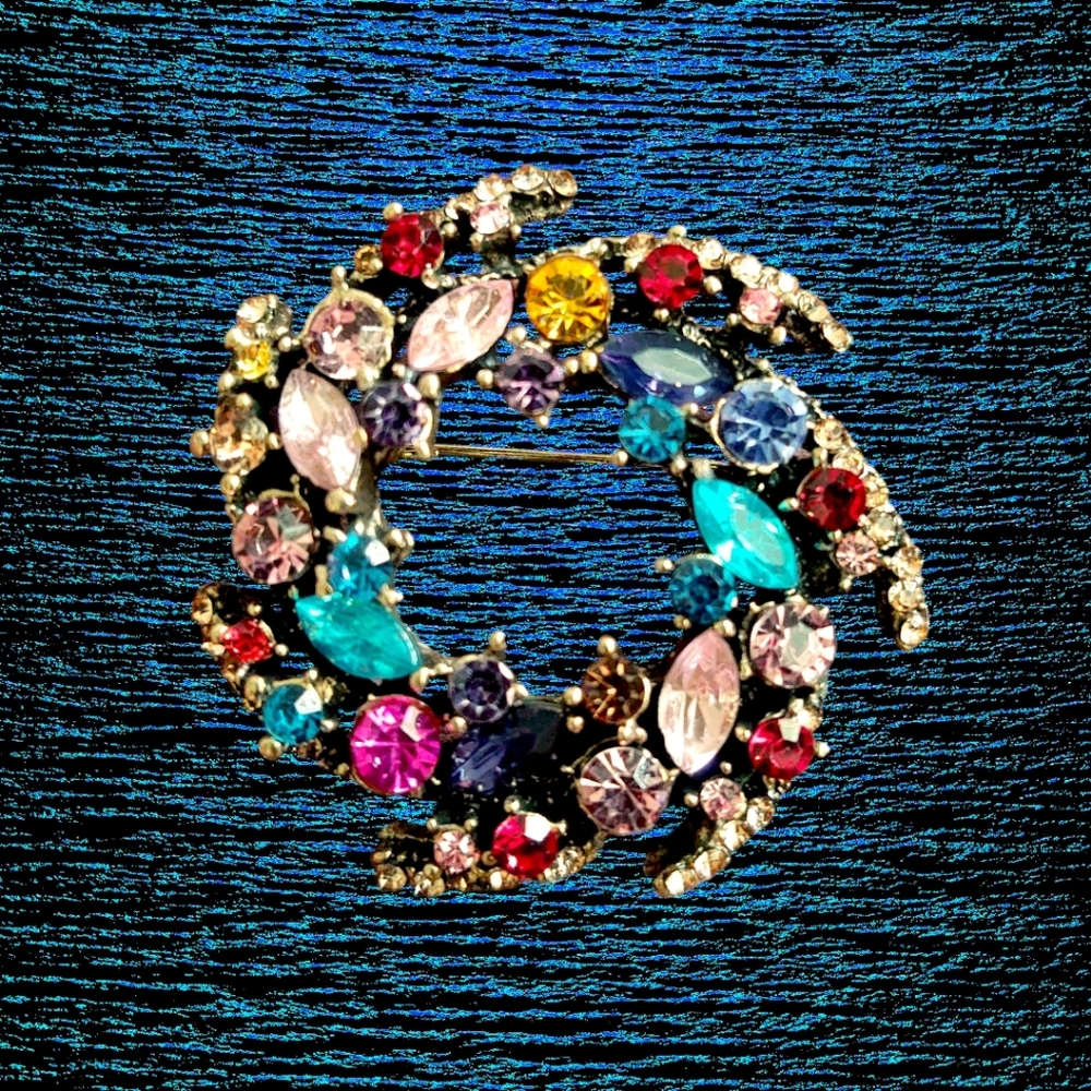 Multicolor Crystal Wreath Brooch